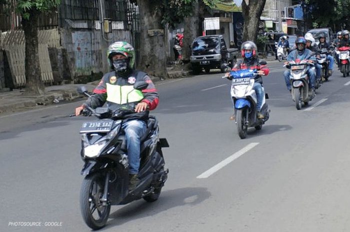 Tips Aman Berkendara Motor di Jalan Raya yang Tepat