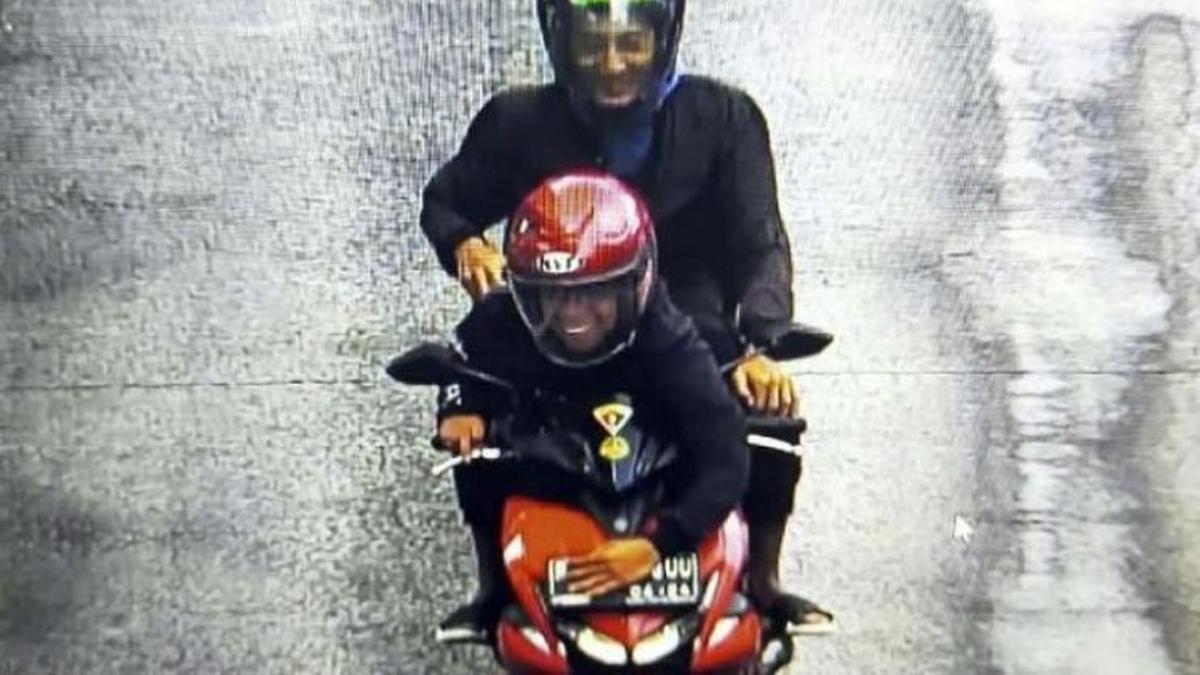 Modus Pemotor Menutupi Pelat Nomor untuk Menghindari ETLE