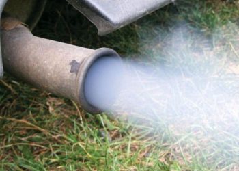 Knalpot Mobil Bau Menyengat? Cek Kemungkinan Masalah pada Mesin