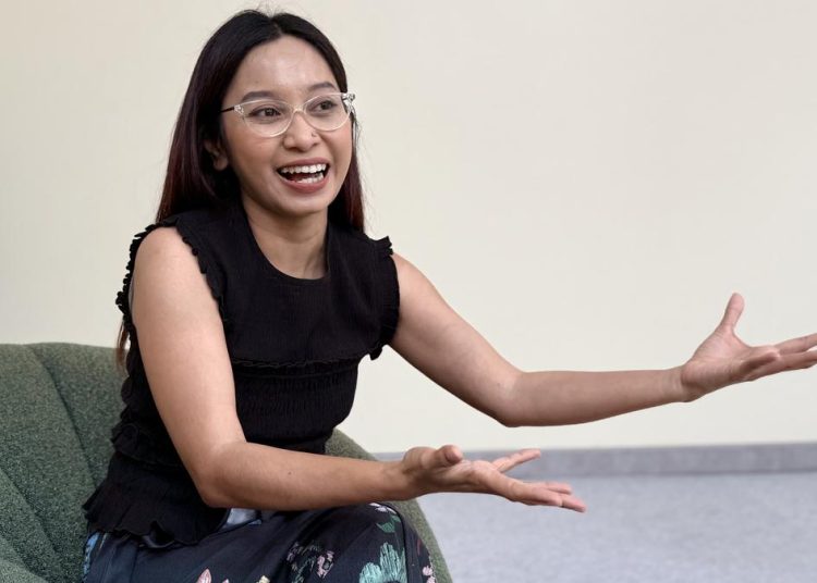 MacBook Pro Hadiah Ayah Jadi Senjata Utama Amanda Mitsuri Dalam Membesarkan Massicot