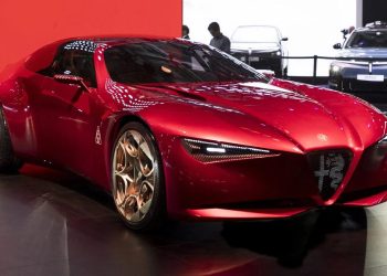 Goyang Pameran Paris Alfa Romeo Tampilkan Konsep Cuorerosso